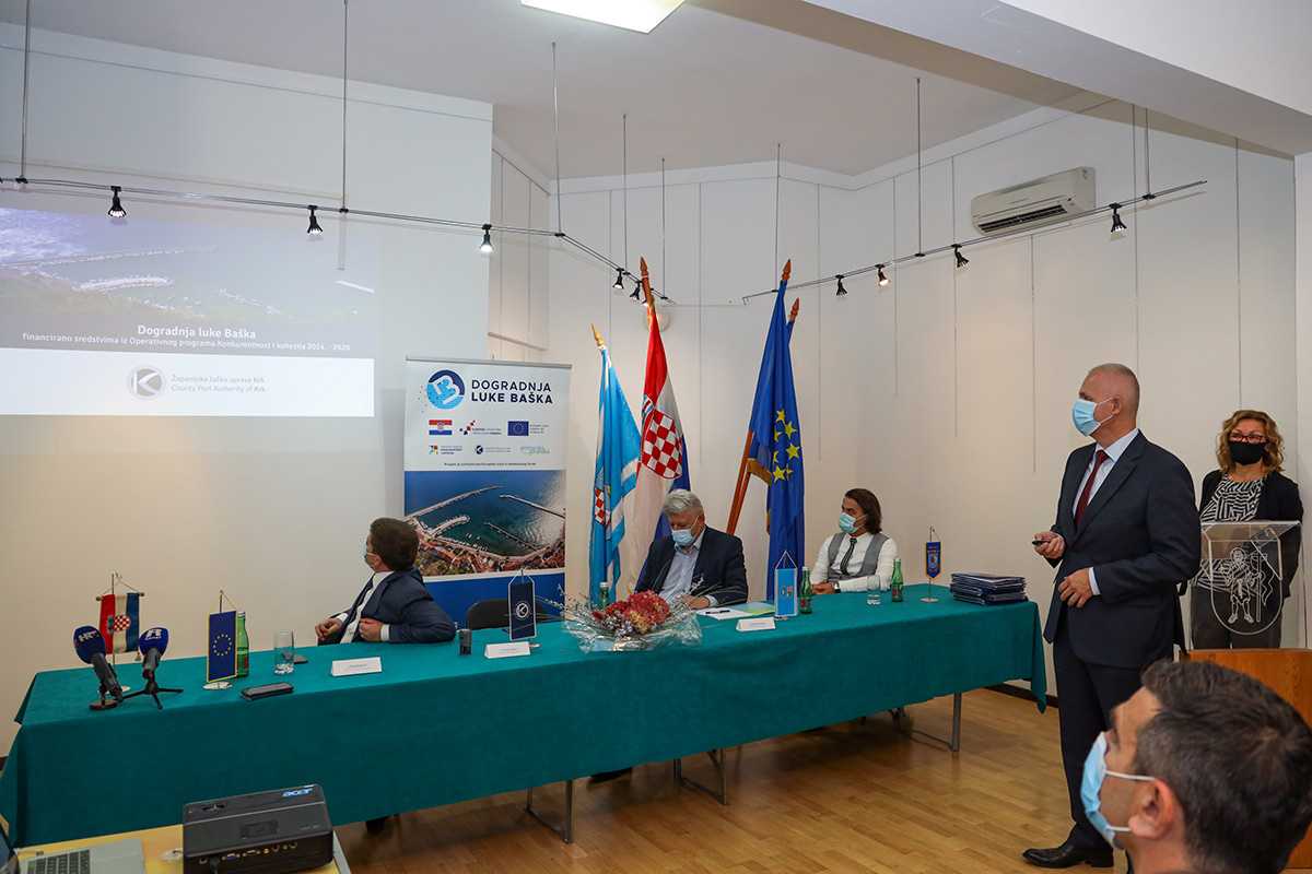 Potpisivanje ugovora s izvođačima radova