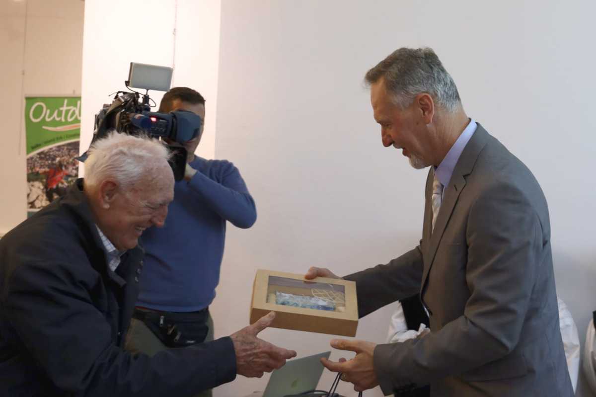 Alfred Franković daruje Antuna Rode