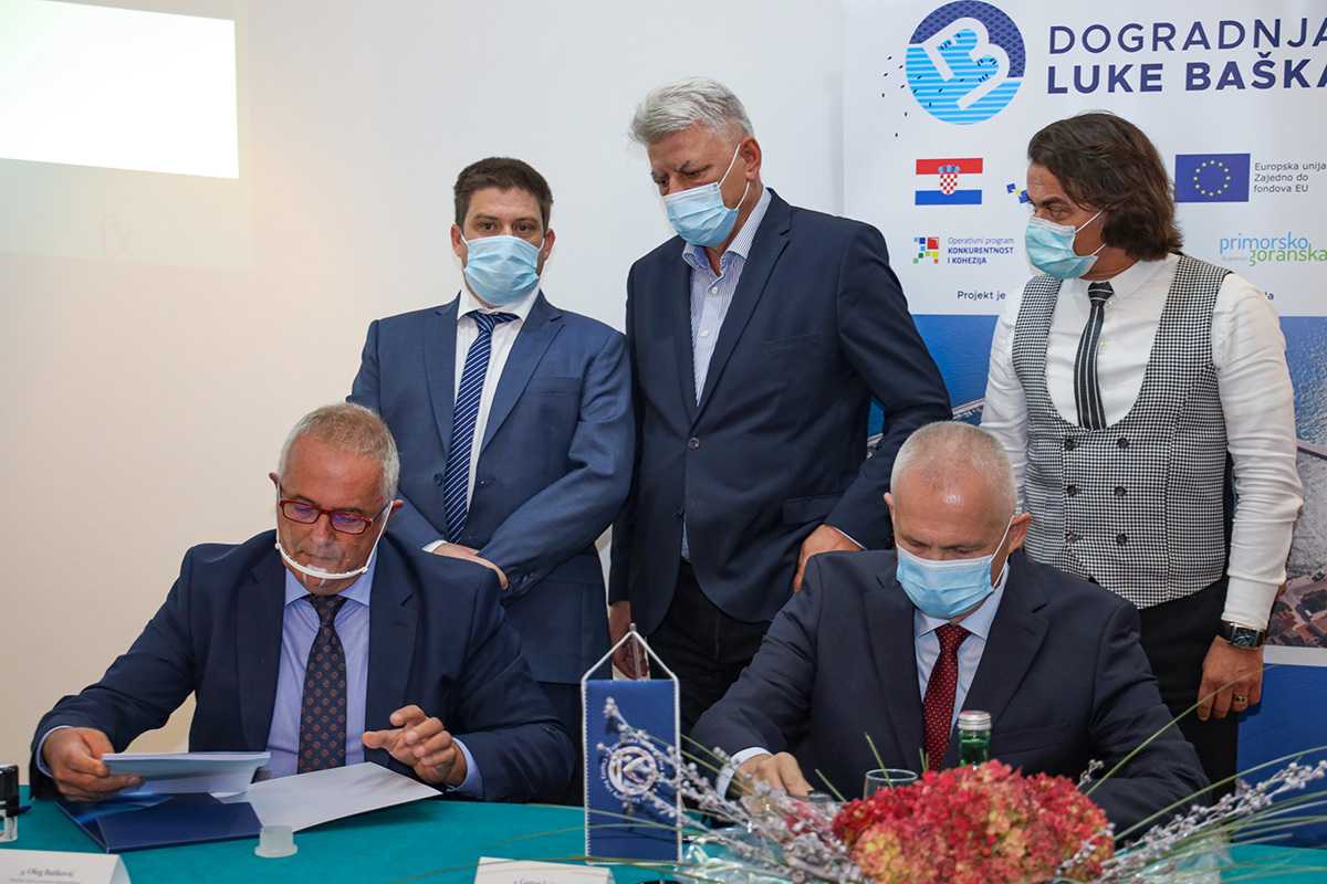 Potpisivanje ugovora s izvođačima radova